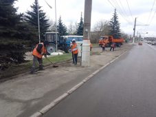 В Курске 56 рабочих и 50 единиц техники убирают дороги