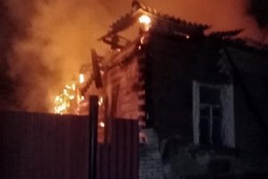 В Курской области загорелись три дома в результате атак со стороны Украины