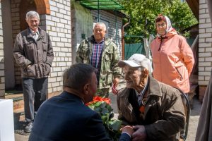 Роман Старовойт в Пристенском районе поздравил ветеранов Великой Отечественной войны