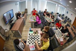 В Курске проходит первая межрегиональная шахматная школа