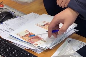 В Курской области полиция провела рейд по торговым точкам для борьбы с фальшивыми деньгами