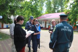 Курские спасатели проверяют безопасность в детских лагерях