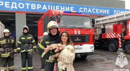 Курский огнеборец сделал девушке предложение в окружении сослуживцев