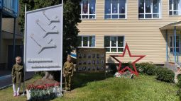 В Курске в детском саду № 96 открыли памятную стелу