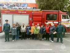 Участники проекта «Курское долголетие» посетили пожарную часть с экскурсией