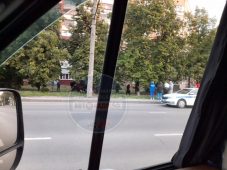 В Курске утром на проспекте Кулакова опрокинулась иномарка
