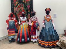 Куряне представили коллекцию костюмов на выставке-форуме «Уникальная Россия»