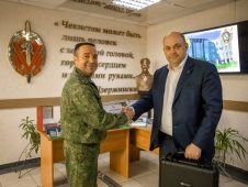 Врио губернатора Алексей Смирнов поздравил курских пограничников