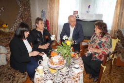 Заместители губернатора Курской области поздравили ветеранов с Днем Победы