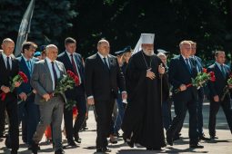 В Курске состоялось возложение цветов на мемориале памяти павших