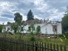 В Рыльском районе Курской области при атаке БПЛА повредили здание недействующей школы