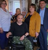 Курский фонд «Защитники Отечества» обеспечил ветерана СВО проходимой коляской