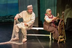 Курский драматический театр поставил «Сказку о рыбаке и рыбке»