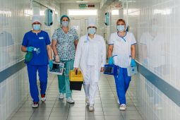 Курских медиков поздравили с профессиональным праздником