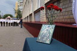 В Курске открыли мемориальному доску участнику СВО Руслану Клемякину