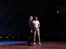 Врио губернатора вручил сертификаты на стипендии ведущим курским спортсменам