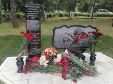 В Курске открыли памятник медработникам, погибшим в СВО