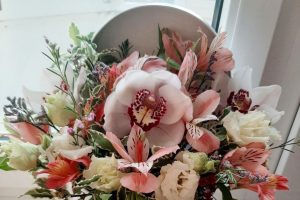 Курян предупредили о «цветочных мошенниках»