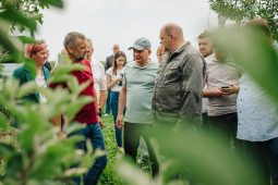 Врио губернатора Курской области Алексей Смирнов посетил компанию «Зоринские  сады»