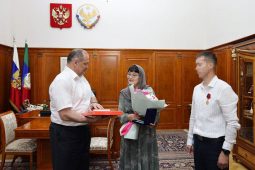В Дагестане наградили военнослужащего, защищающего границы Курской области