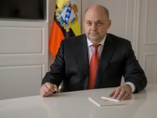 Врио губернатора поздравил курских десантников с праздником