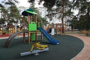Мэр Курска рассказал, где поставят детские площадки на деньги с платных парковок