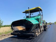 В Конышёвском районе Курской области ремонтируют дорогу