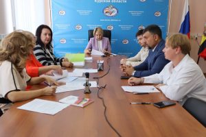 Кандидаты в губернаторы Курской области собрали подписи в свою поддержку