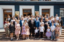Врио губернатора поздравил курских супругов с Днём семьи, любви и верности
