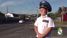 8-летний курянин стал известным после того, как надел форму инспектора ГИБДД