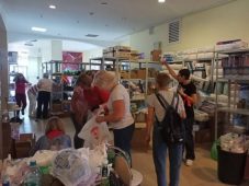 В центр гумпомощи в Курском цирке подкинули 80-летнюю старушку