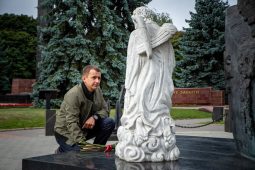 Мэр Игорь Куцак почтил память экипажа АПРК «Курск»