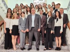 Врио губернатора Алексей Смирнов встретился с курскими стобалльниками