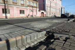 В Курске на улице Добролюбова ремонтируют дорогу