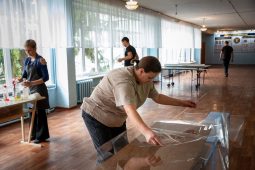 Родители школьников пожаловались на уроки при ракетной опасности