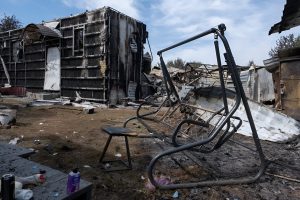 Они не доехали метров двадцать