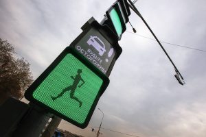 В Курске после жалоб водителей проверяют работу новых интеллектуальных светофоров