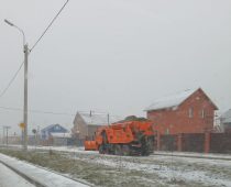 В Курске 66 машин и 75 дорожников вышли на уборку улиц