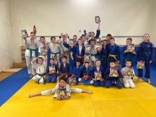 Воспитанники курских спортшкол получили 6 тысяч подарков