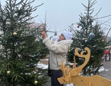 Курске школьники начали украшать «Красный лес»