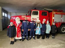 Курские школьники поздравили пять тысяч взрослых, работавших в новогодние дни