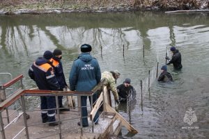 Пожарные готовят иордани к купанию