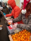 В Курске волонтеры организовали праздничный обед для бездомных