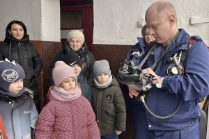 Дети пришли в гости к спасателям