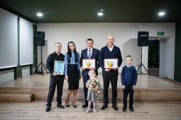 В Курске 23 молодые семьи получили свидетельства на получение соцвыплаты для покупки жилья