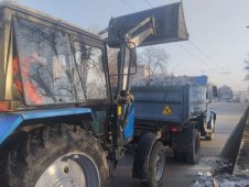 Дороги Курска убирают 74 специалиста и 63 единицы спецтехники