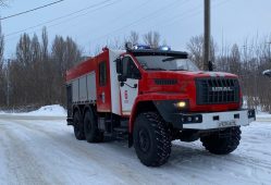 В Курской области 22 человека тушили горящие гараж и надворную постройку