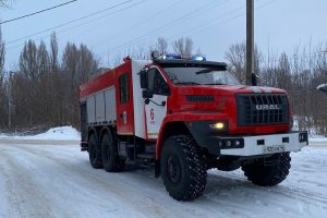 В Курской области 22 человека тушили горящие гараж и надворную постройку