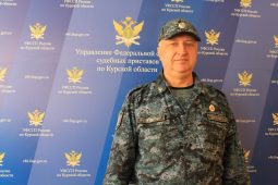 Курский судебный пристав более 70 раз сдал кровь