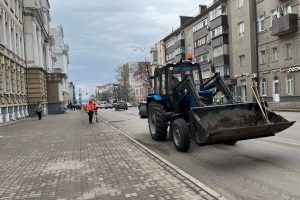 Дороги в Курске моют от песка и пыли